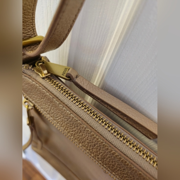 Fossil Women's Gold Pebbled Leather Crossbody Purse Bag - Picture 9 of 16